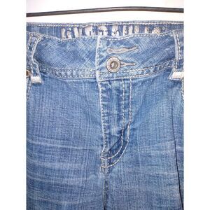 Women's Hydraulic cuffed denim shorts size 11-12, distressed. No back pocket.‎
